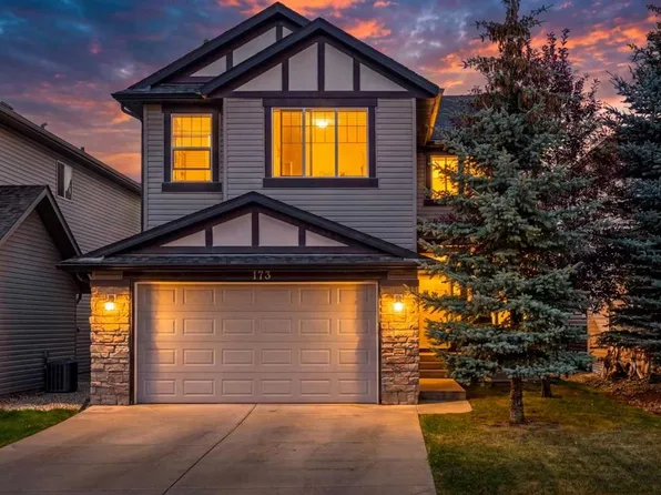 173 E Pantego Rd NW, Calgary, AB T3K 0B8