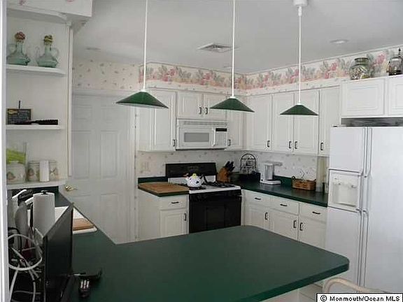 4th image of 242 Cedar Dr