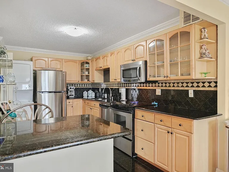 8380 Greensboro Dr #1008 — Photo 9