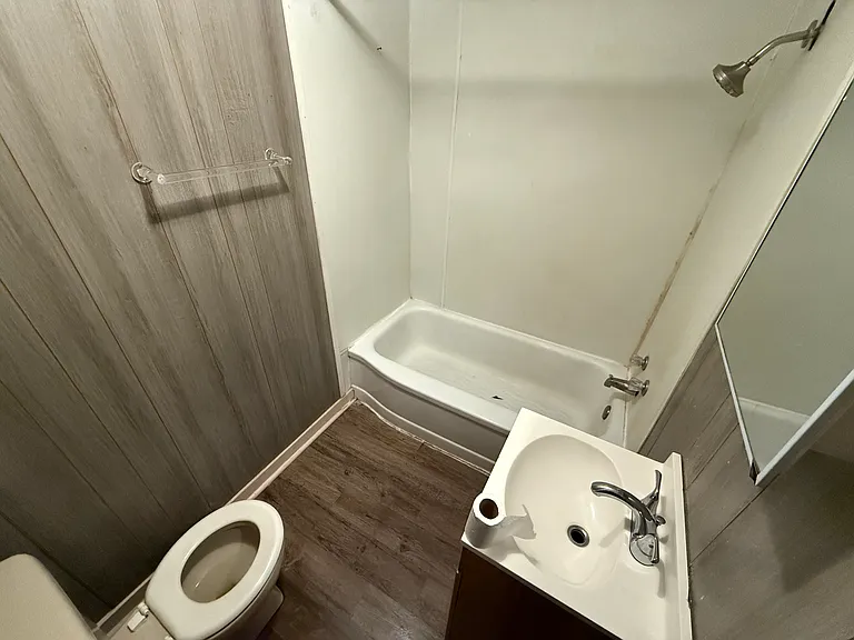 208 Harris St — Photo 8