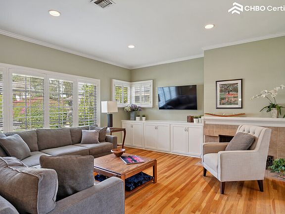 Living room also looks out over the front garden