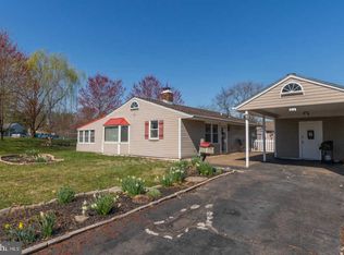 21 Darkleaf Ln, Levittown, PA 19055