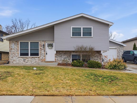 3rd image of 2221 Charmingfare Dr