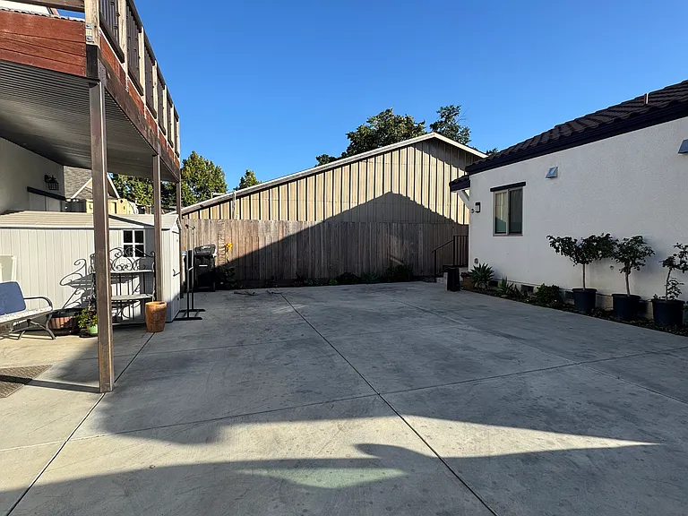 387 S 22nd St — Photo 19