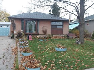 4 Strathavon Dr, Toronto, ON M9V2H5