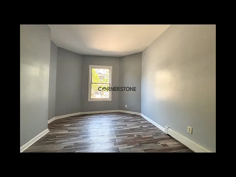 136 Godwin Ave — Photo 6