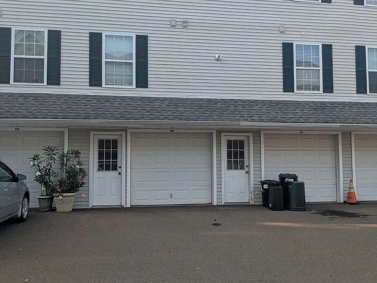 35 Judith Ln #204B — Photo 5