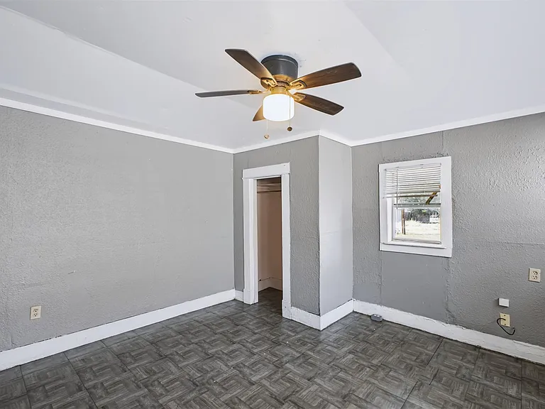 928 E Corona St — Photo 24