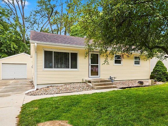 3rd image of 110 Robin Rd