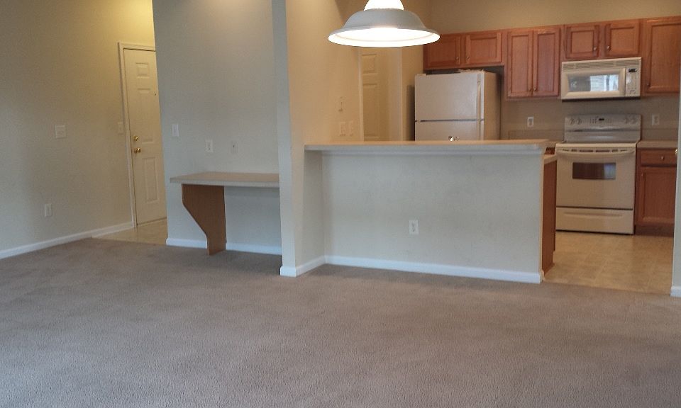 1st image of 655 Woodbrook Dr APT 304