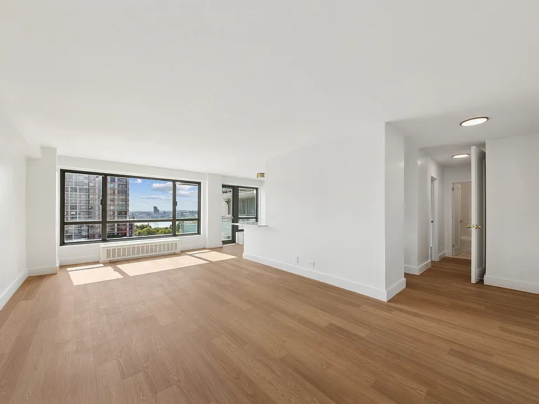 501 E 87th St #18A — Photo 2