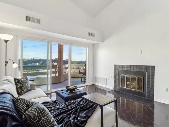 7023 Camino Degrazia Unit 215, San Diego, CA 92111