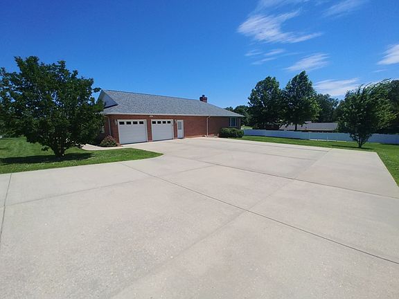 3rd image of 713 Sherri Dr