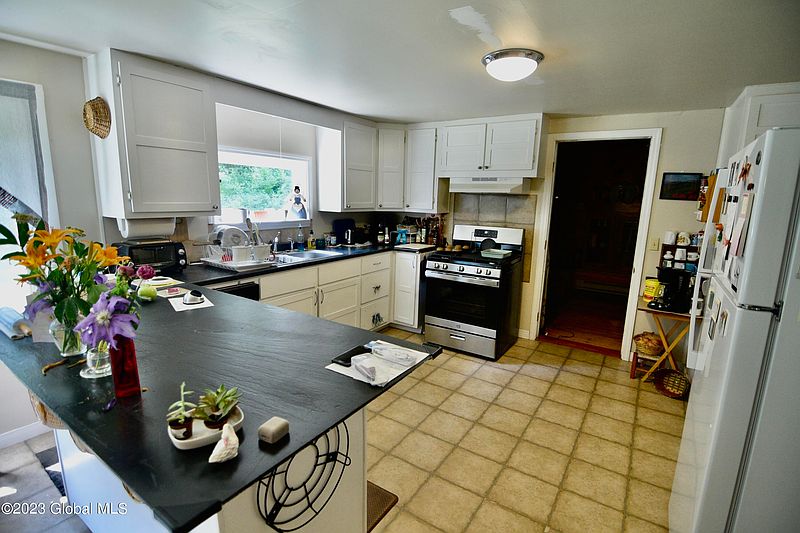 4th image of 7 Baker Road