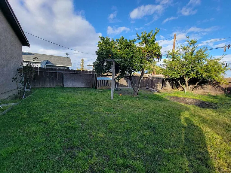 5328 Clark St — Photo 11