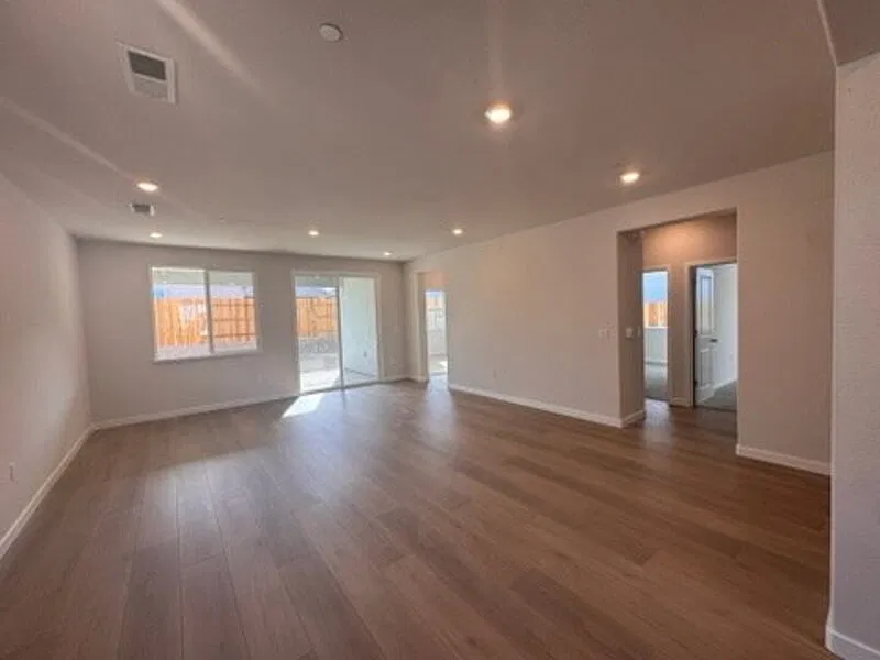 3 bed, 2.0 bath, 1501 sqft, $2,995 — Photo 3