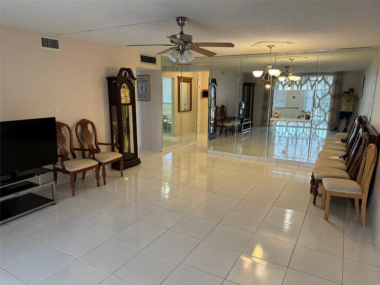 2 bed, 2.0 bath, 1092 sqft, $2,000 — Photo 2