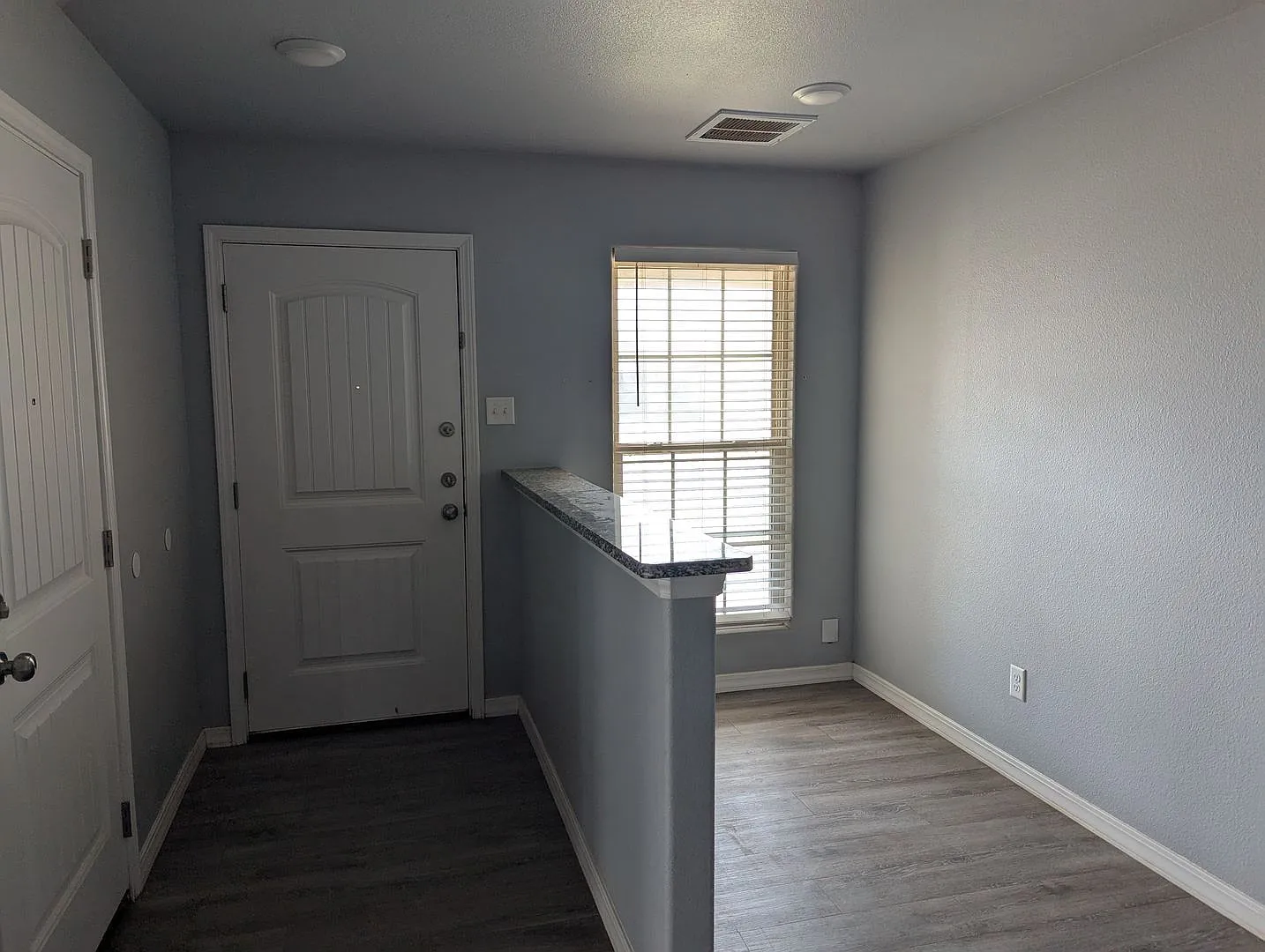 1302 N Clinton Ave — Photo 2