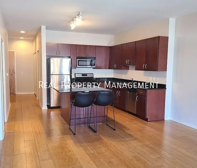 1902 N Commerce St #307 — Photo 8