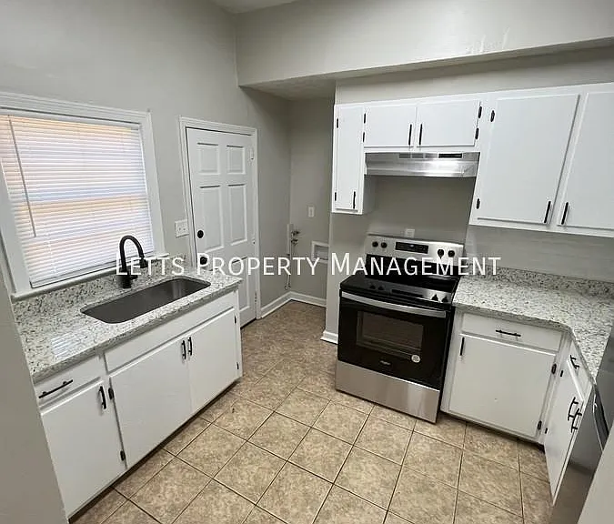 905 Wright Dr — Photo 2