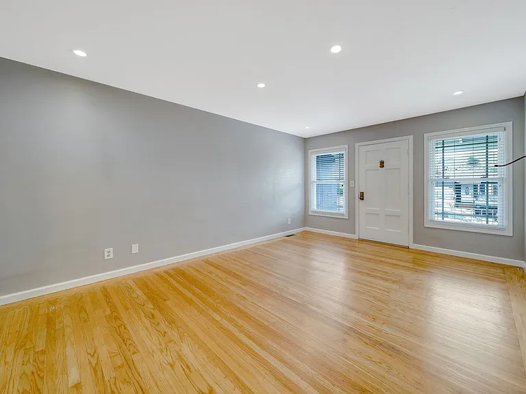 119 Claremont Ave — Photo 24
