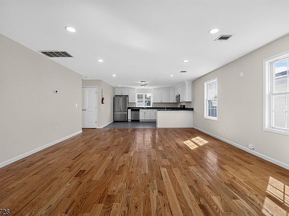 3rd image of 508 2nd Ave #2