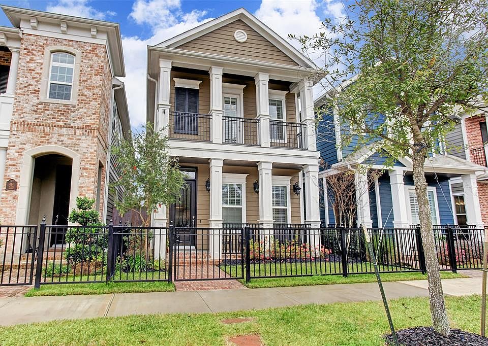 Located on a beautiful tree-lined street in the Heights, this 2014 Drake home offers 4 bedrooms and 3 bathrooms in the 2812 sf main house, in addition to another 567 sf in the garage apartment.