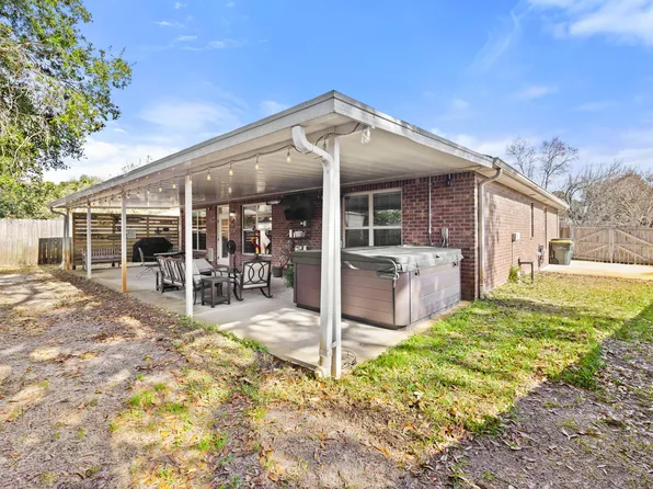 319 Stacy Cir NE, Fort Walton Beach, FL 32548