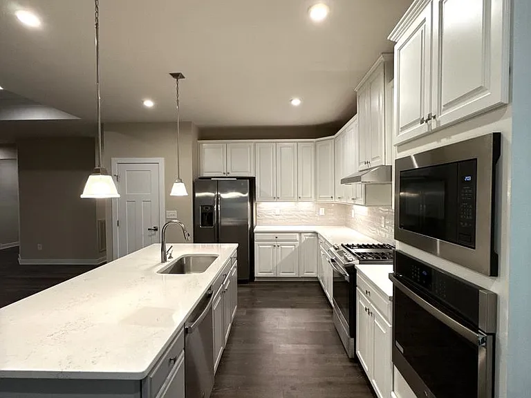 8807 Chapel Grove Crossing Dr — Photo 9