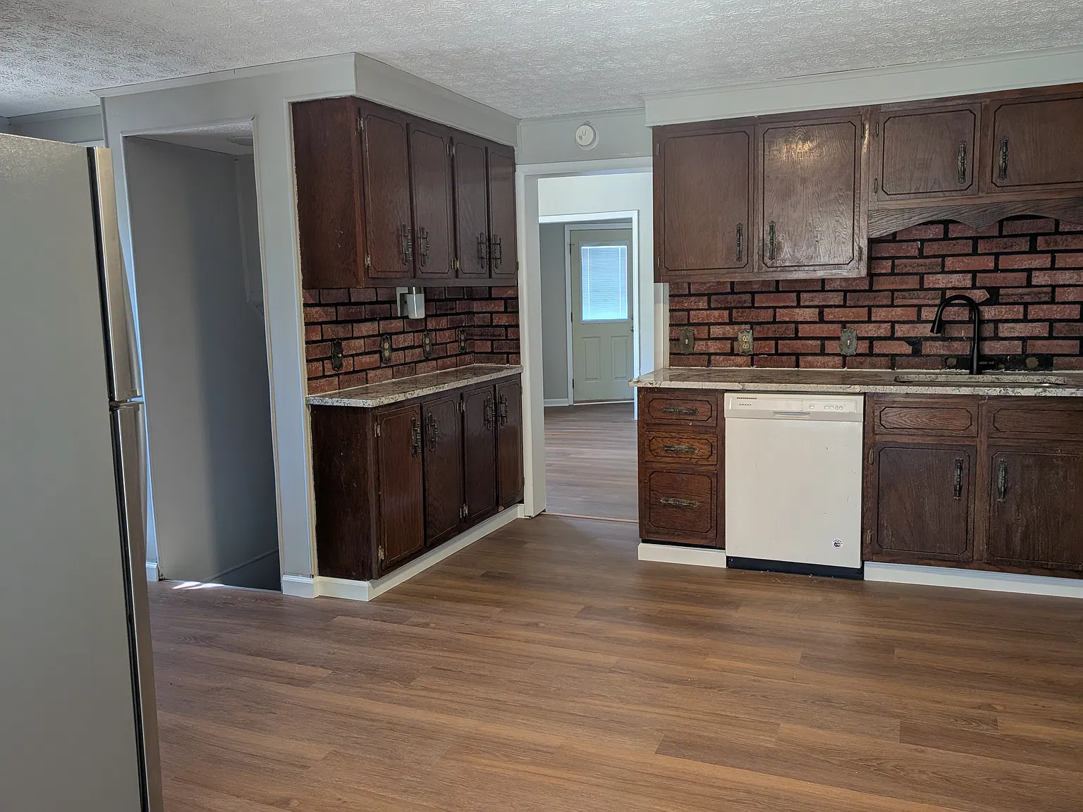 5 bed, 1.5 bath, 1220 sqft, $1,650 — Photo 2
