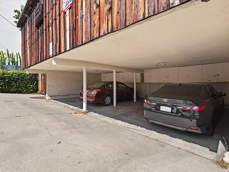 908 N San Vicente Blvd #4 — Photo 16