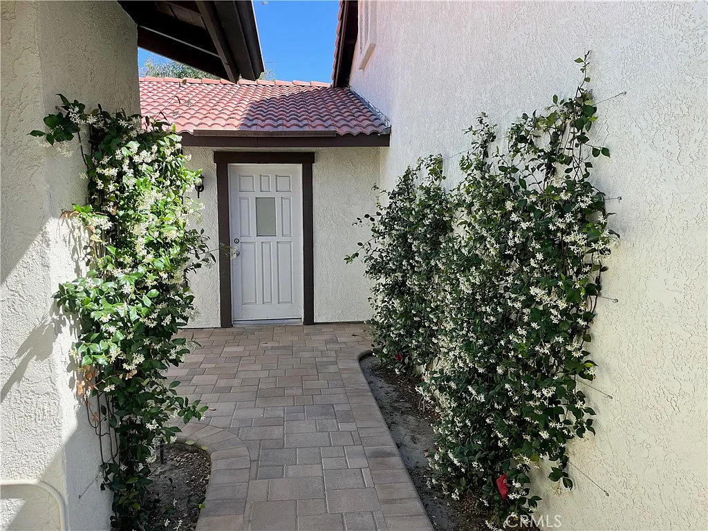 2 bed, 1054 sqft, $2,600 — Photo 3