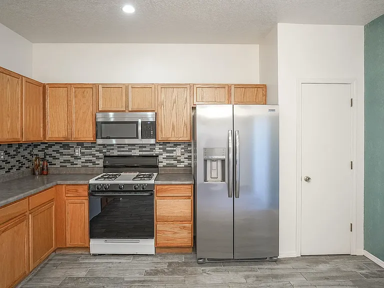 723 Seaborn Dr SW — Photo 2