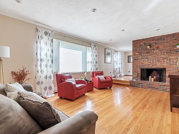 4th image of 141 North St