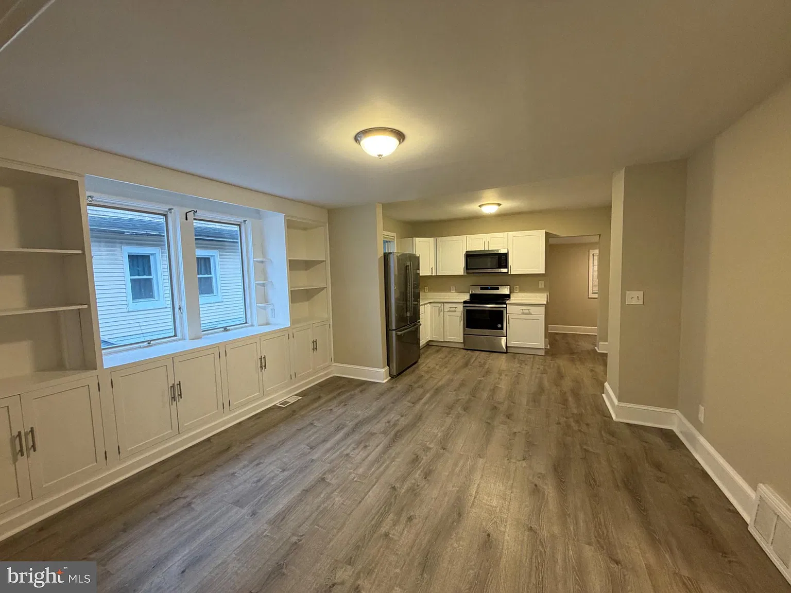 3 bed, 2.0 bath, 1405 sqft, $2,600 — Photo 4