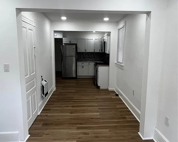 312 Bell Aly — Photo 3
