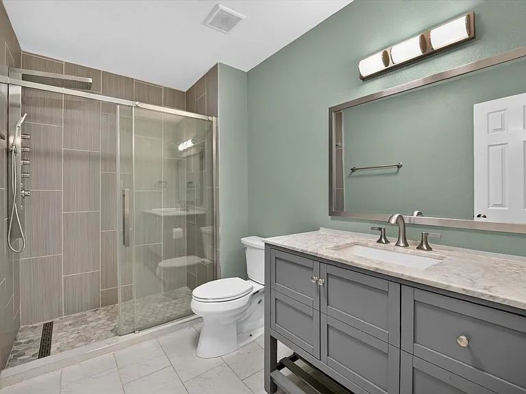 1521 Glenmore Dr — Photo 12