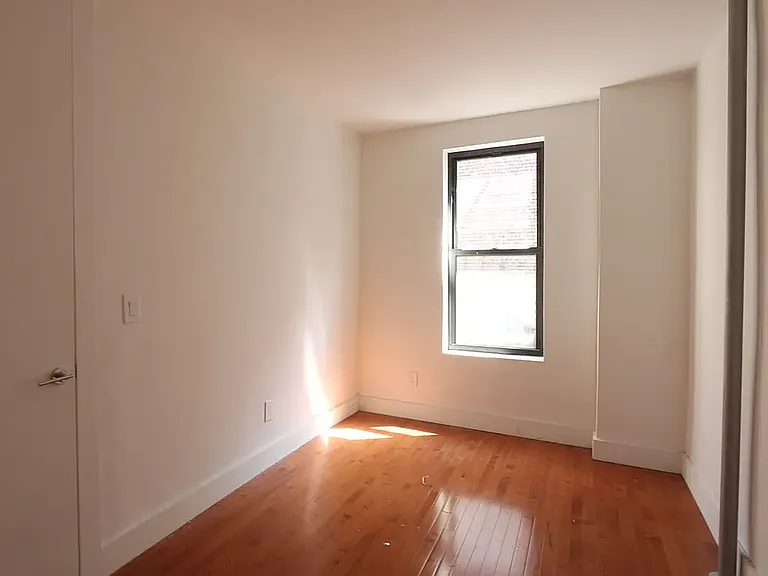 723 E 5th St #2C — Photo 6