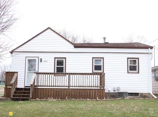 1803 S Coolidge Ave, Mason City, IA 50401