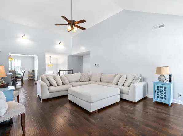 1962 Winsome Ln, Adams, TN 37010