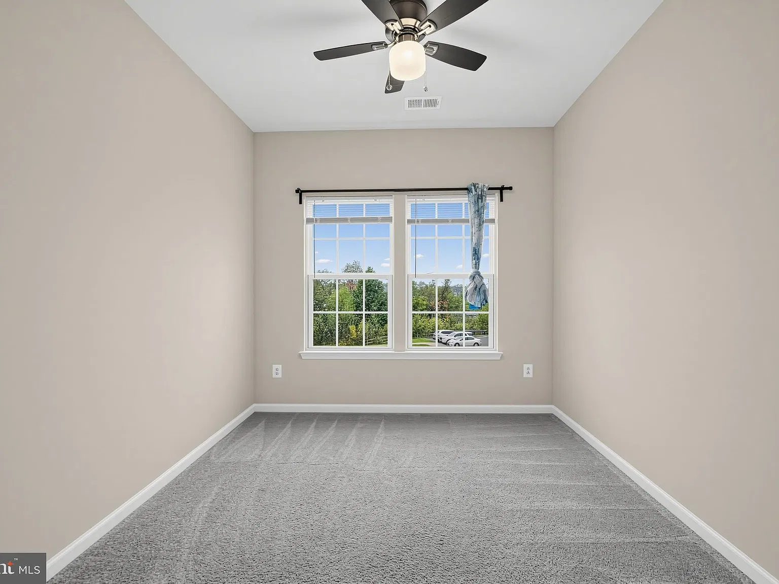 4 bed, 3.5 bath, 2980 sqft, $3,000 — Photo 2