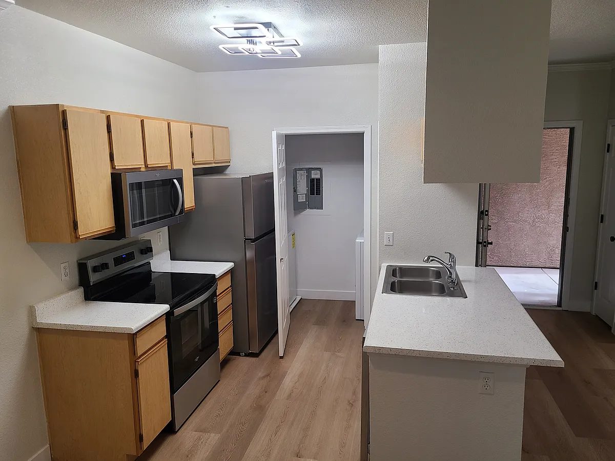 Kitchen - 5345 E Van Buren St #2000