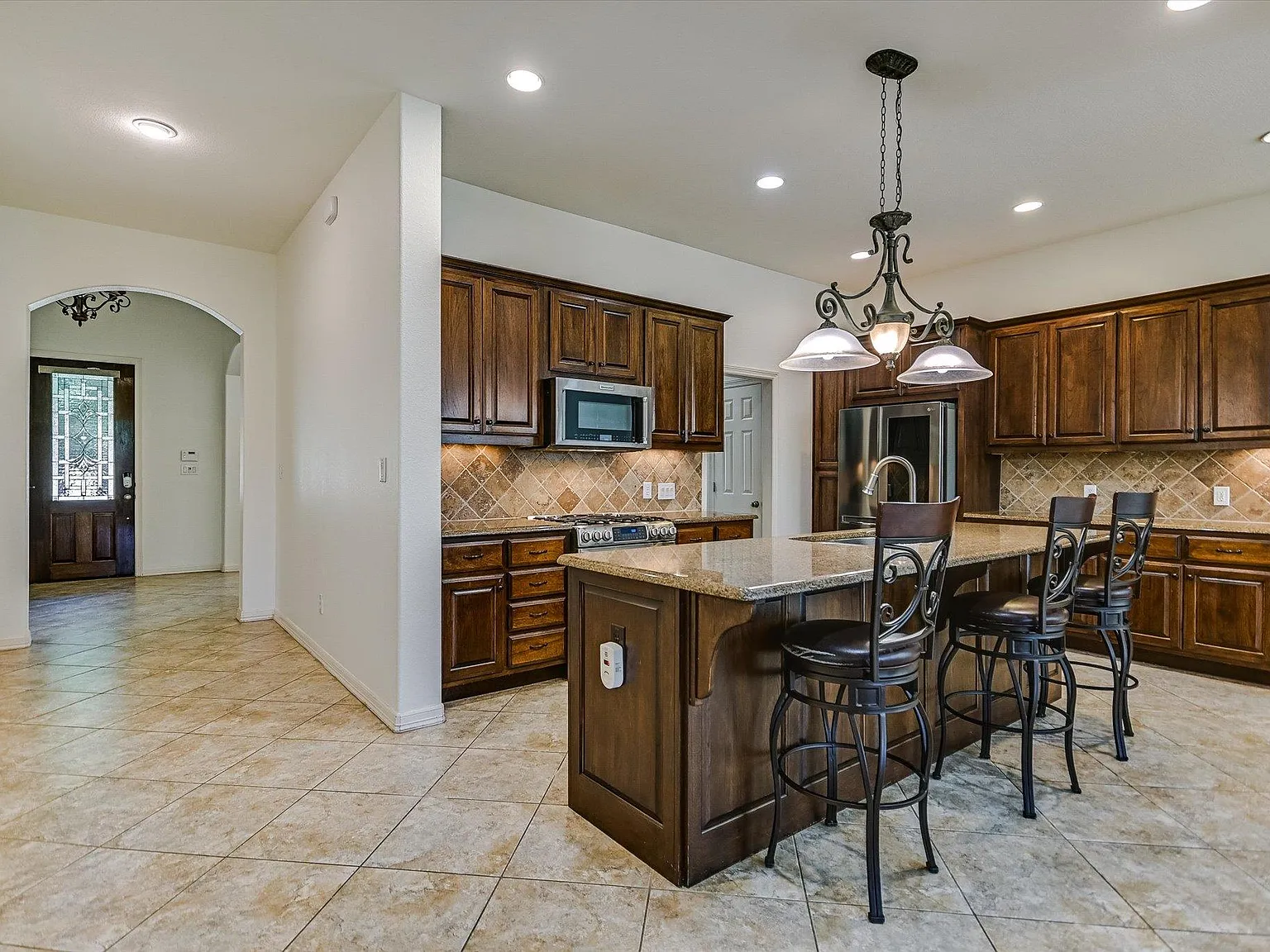4 bed, 3.0 bath, 3044 sqft, $3,200 — Photo 3