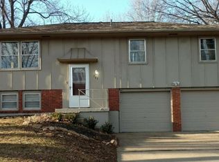 305 SW Rockwood St, Blue Springs, MO 64014