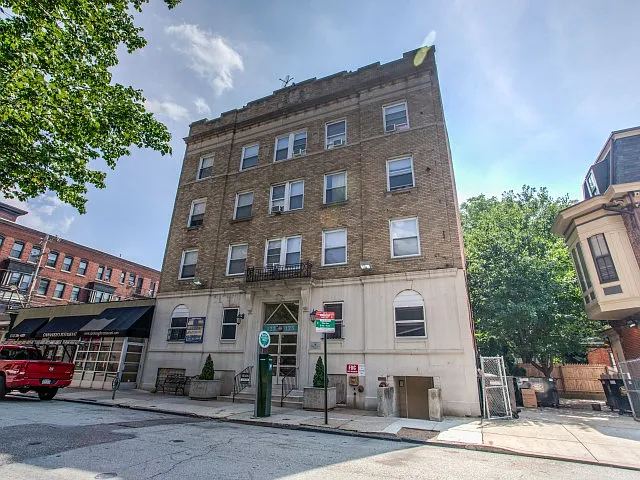 Astor Apartments — Photo 1