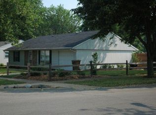 620 Dogwood Dr, Champaign, IL 61821