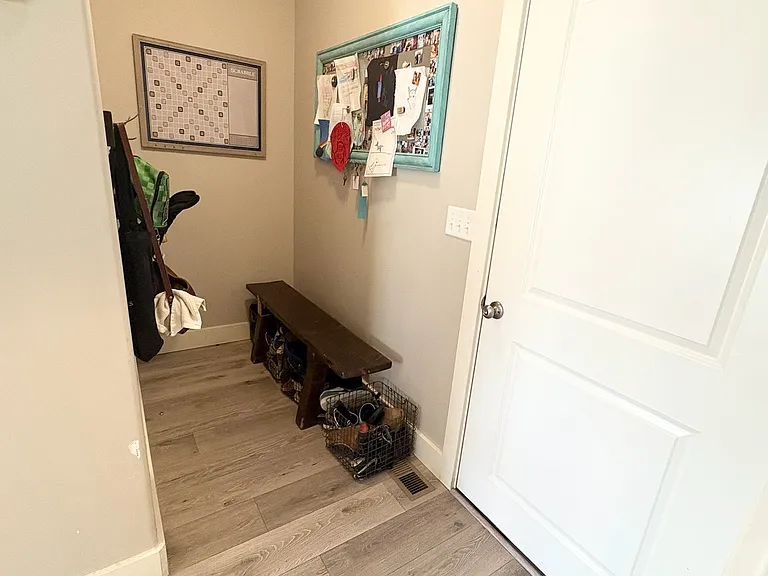 1128 N Coachman Ln — Photo 12