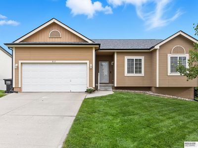 812 Lake Tahoe Dr, Papillion, NE, 68046