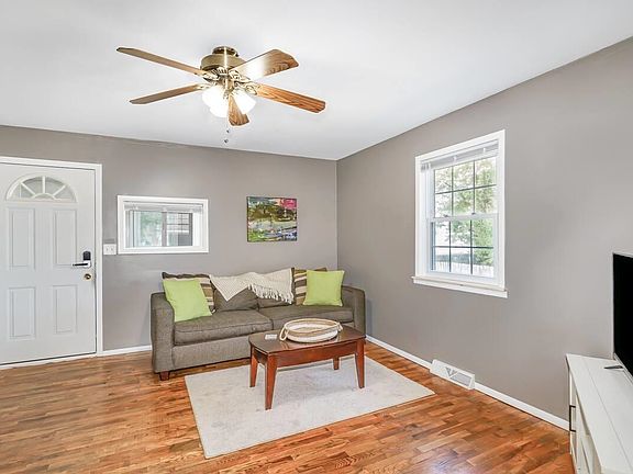 5th image of 605 Webster St