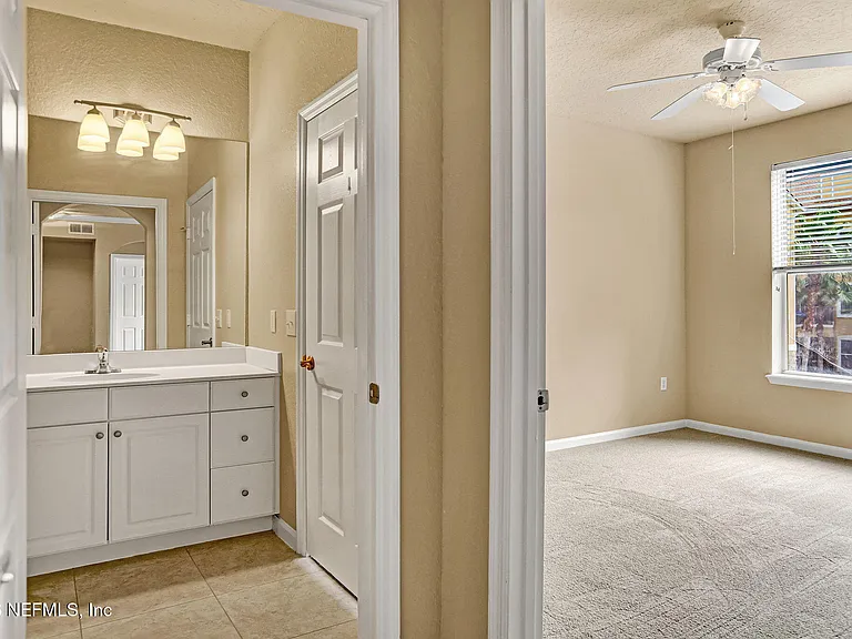 8539 Gate Pkwy #9330 — Photo 9